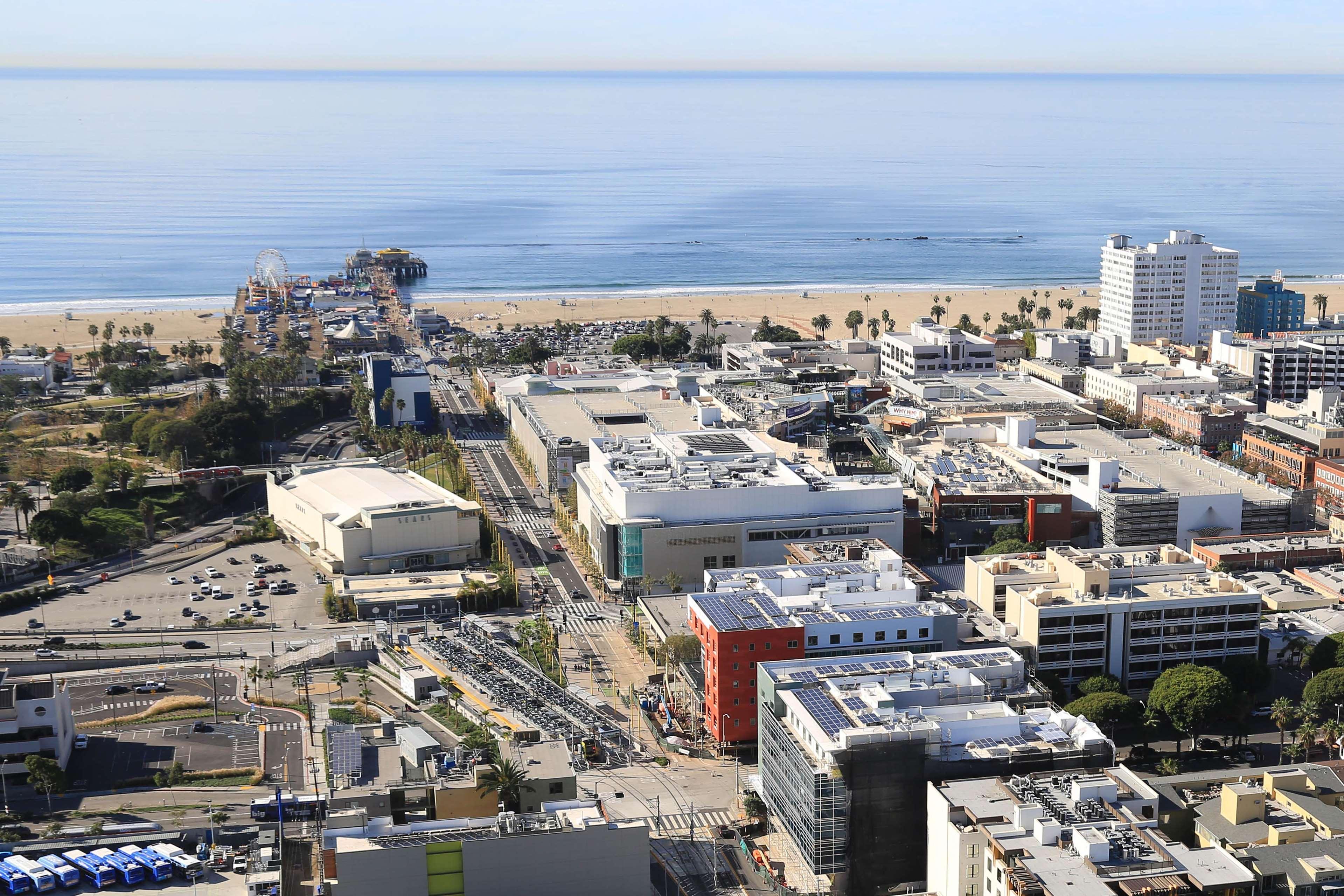 Hampton Inn & Suites Santa Monica Exterior photo